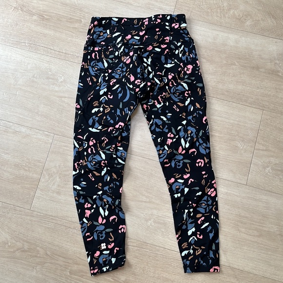 Sweaty Betty Power 7/8 workout leggings in blue floral pop, SIZE XS NEW. 0615 - Picture 6 of 10